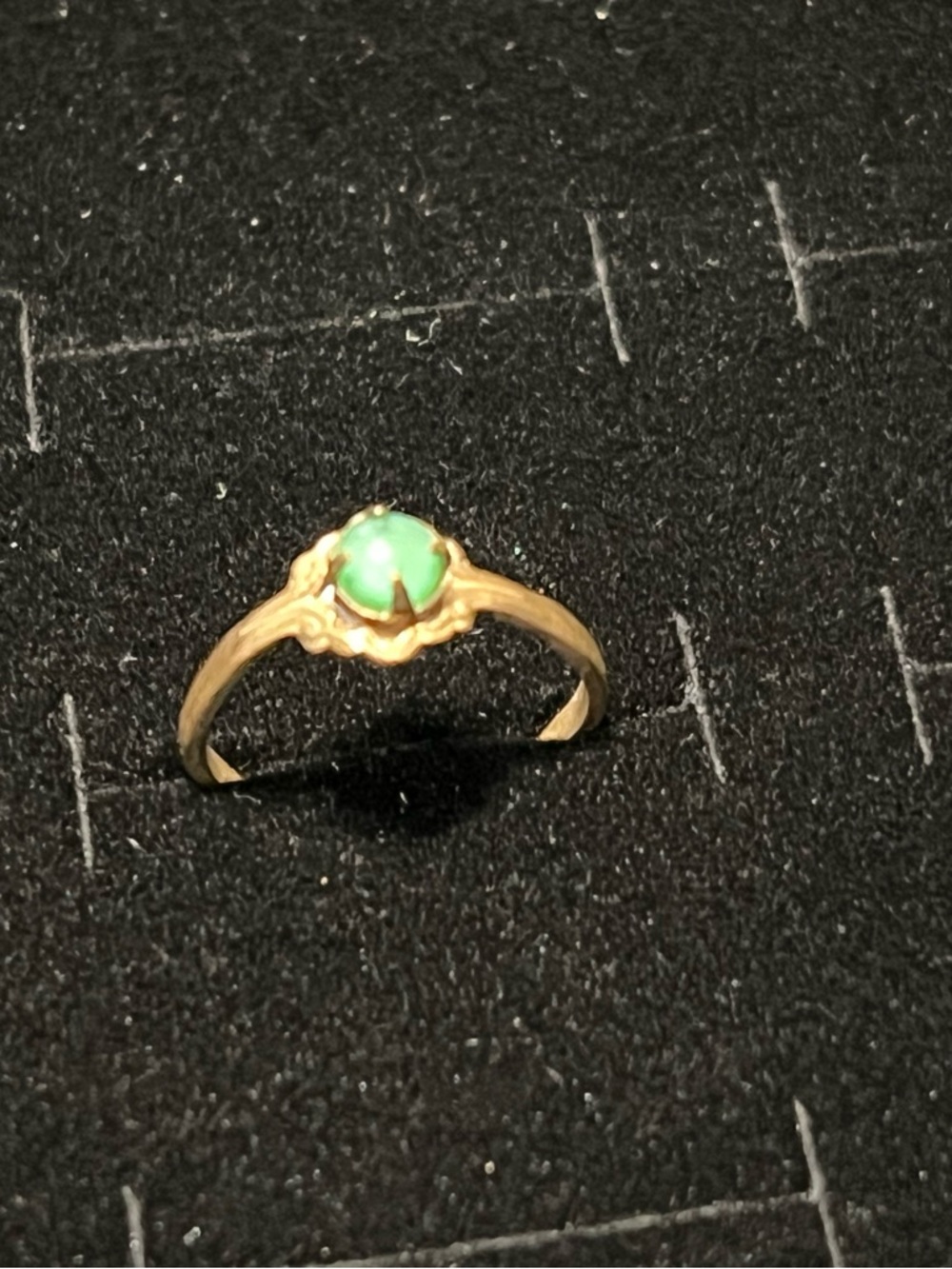 Vintage Gold toned Ring with Green Stone - Women's Jewelry size 3